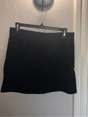 Classic Black Women's Mini Skirt - Timeless Wardrobe Staple
